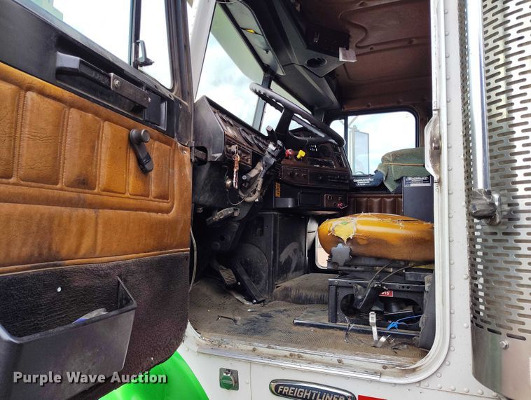 image for item IP9718 2003 Freightliner FLD dump truck