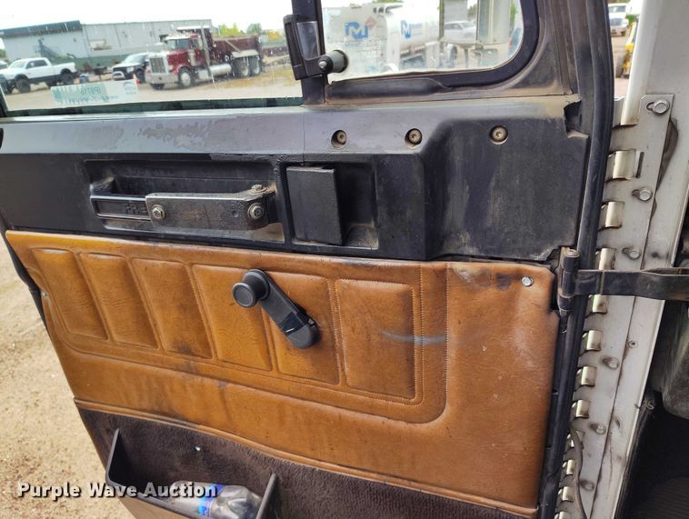 image for item IP9718 2003 Freightliner FLD dump truck