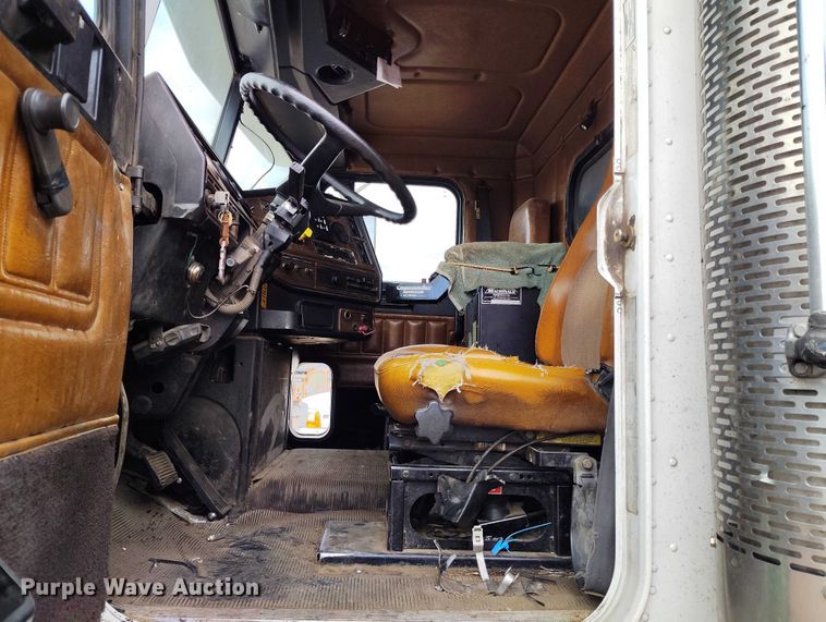 image for item IP9718 2003 Freightliner FLD dump truck