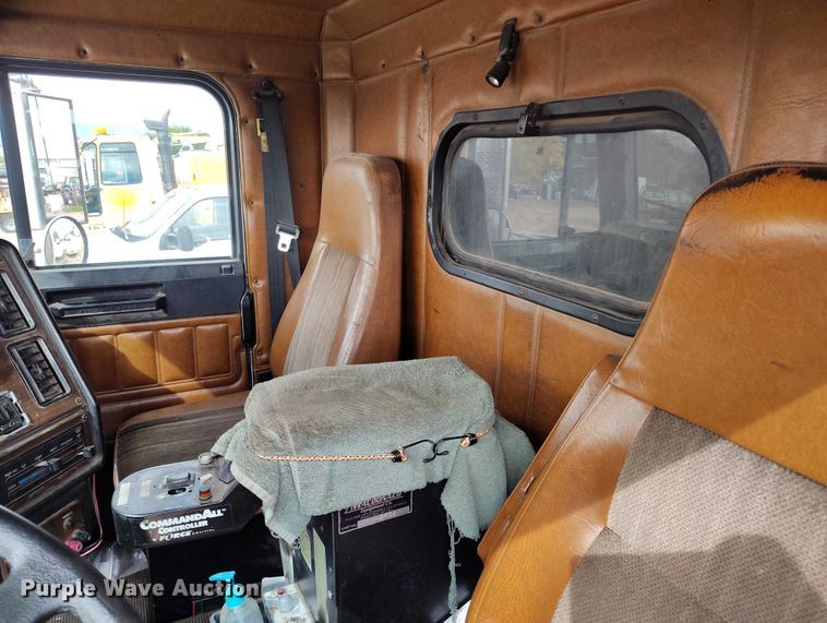 image for item IP9718 2003 Freightliner FLD dump truck