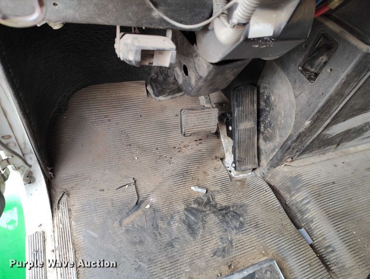 image for item IP9718 2003 Freightliner FLD dump truck