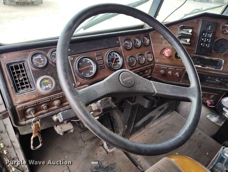 image for item IP9718 2003 Freightliner FLD dump truck