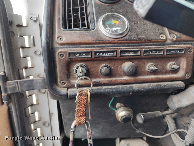 image for item IP9718 2003 Freightliner FLD dump truck