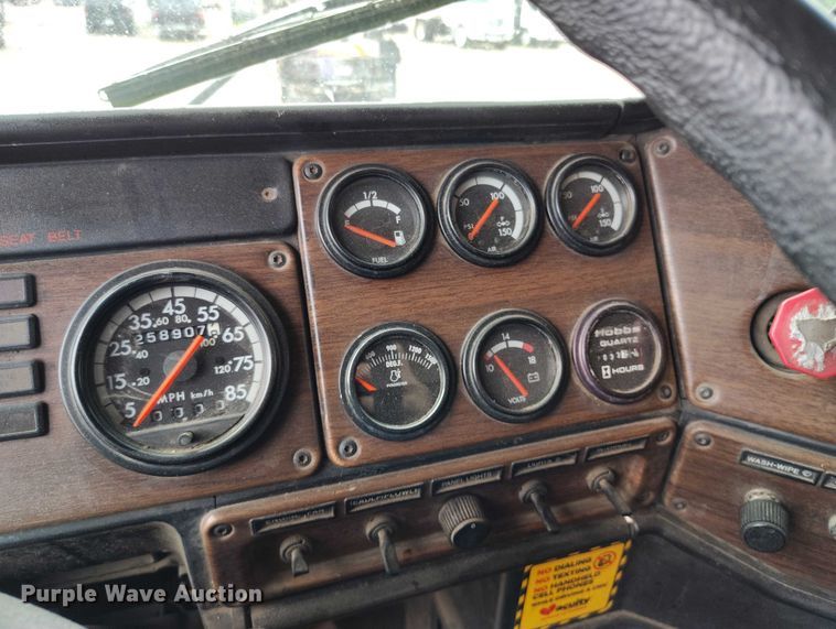 image for item IP9718 2003 Freightliner FLD dump truck