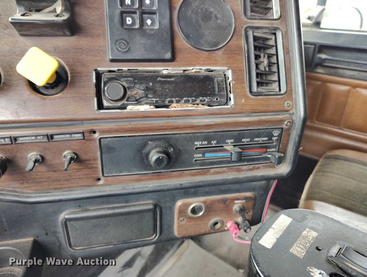 image for item IP9718 2003 Freightliner FLD dump truck