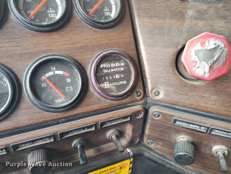 image for item IP9718 2003 Freightliner FLD dump truck