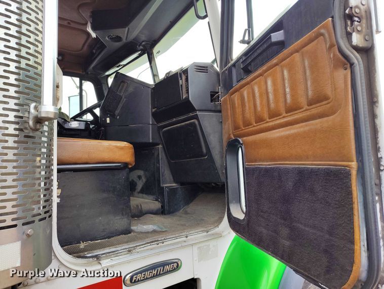 image for item IP9718 2003 Freightliner FLD dump truck