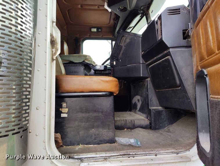 image for item IP9718 2003 Freightliner FLD dump truck