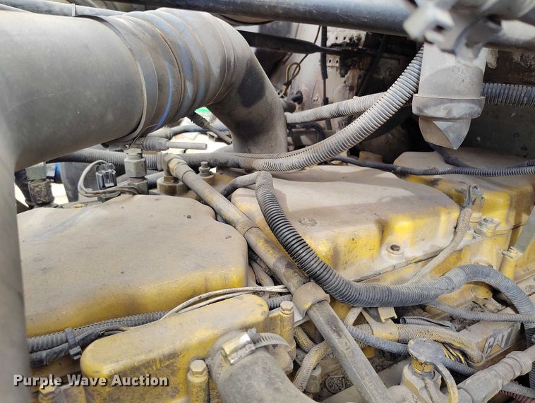 image for item IP9718 2003 Freightliner FLD dump truck