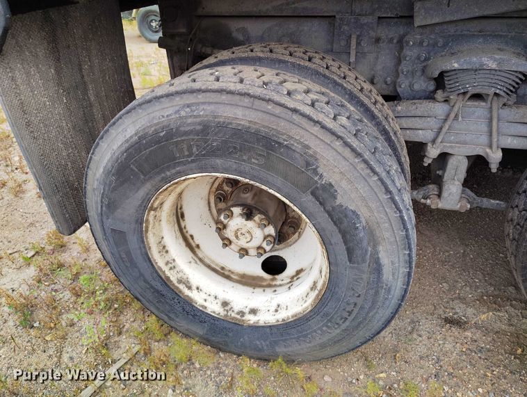 image for item IP9718 2003 Freightliner FLD dump truck