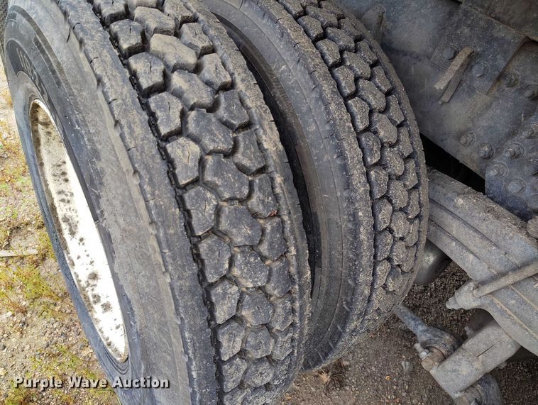 image for item IP9718 2003 Freightliner FLD dump truck