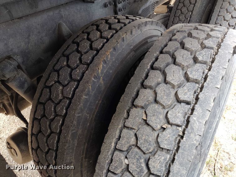 image for item IP9718 2003 Freightliner FLD dump truck