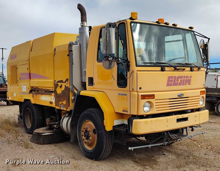 image for item IP9721 2006 Sterling SC8000 street sweeper truck