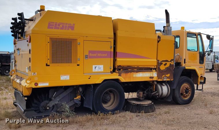 image for item IP9721 2006 Sterling SC8000 street sweeper truck