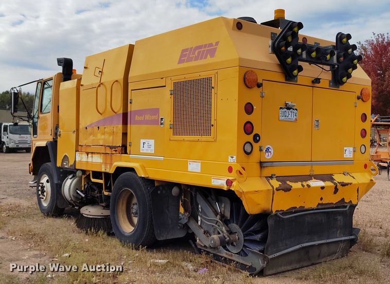 image for item IP9721 2006 Sterling SC8000 street sweeper truck