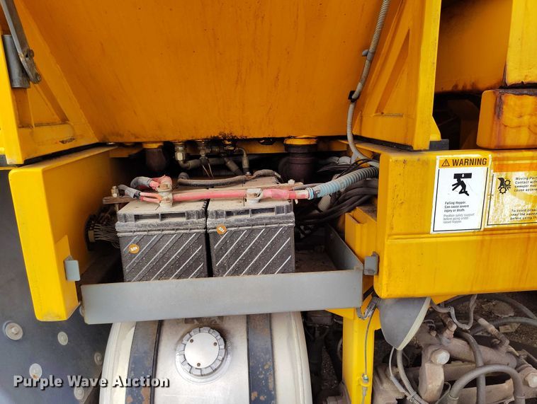 image for item IP9721 2006 Sterling SC8000 street sweeper truck