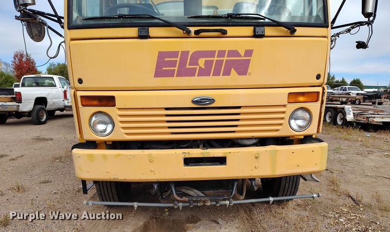 image for item IP9721 2006 Sterling SC8000 street sweeper truck