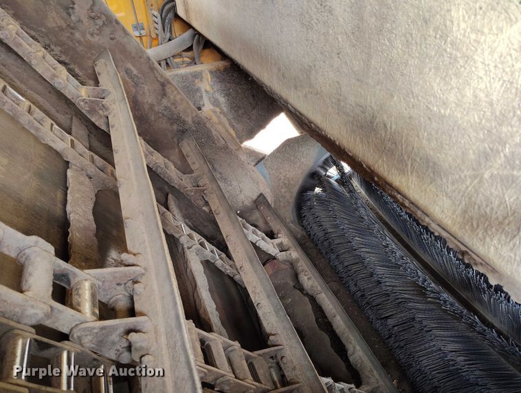 image for item IP9721 2006 Sterling SC8000 street sweeper truck