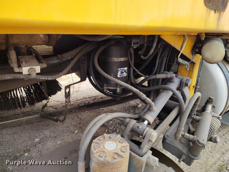 image for item IP9721 2006 Sterling SC8000 street sweeper truck