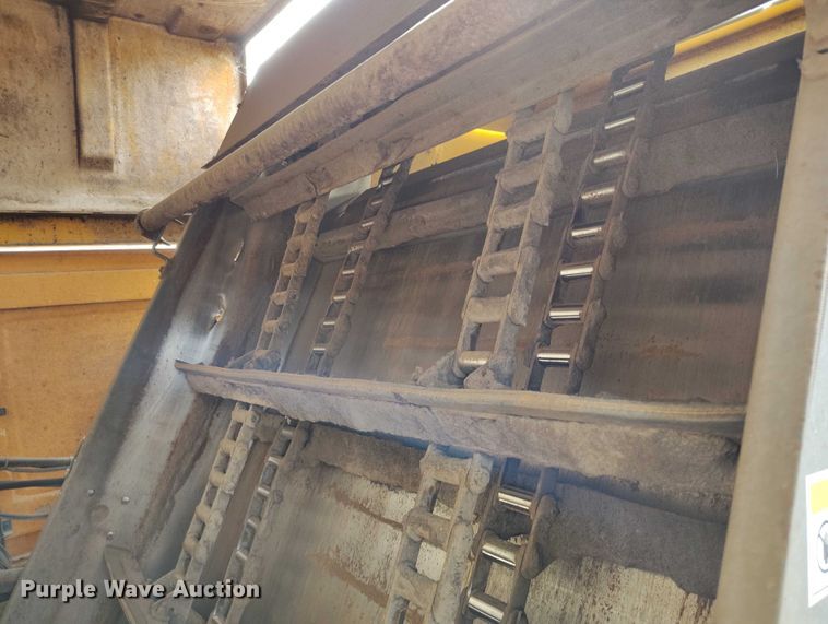 image for item IP9721 2006 Sterling SC8000 street sweeper truck