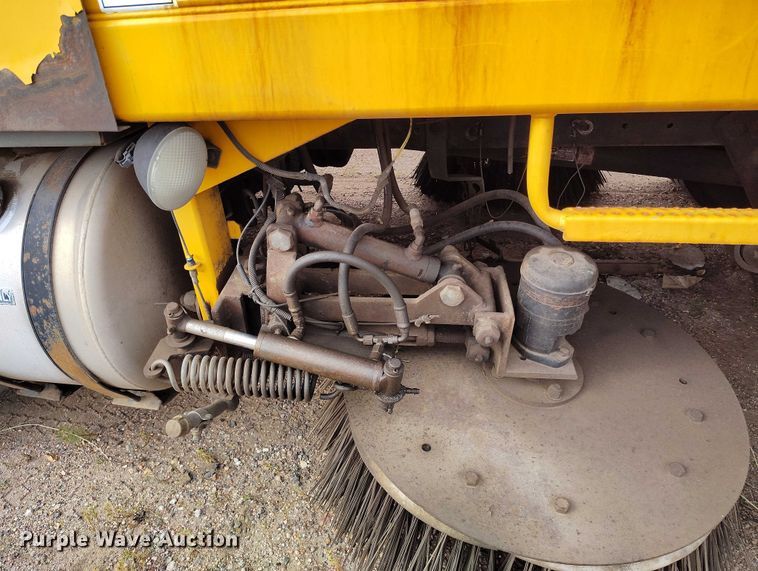 image for item IP9721 2006 Sterling SC8000 street sweeper truck