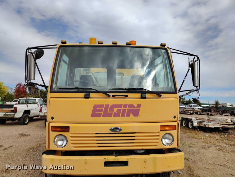 image for item IP9721 2006 Sterling SC8000 street sweeper truck