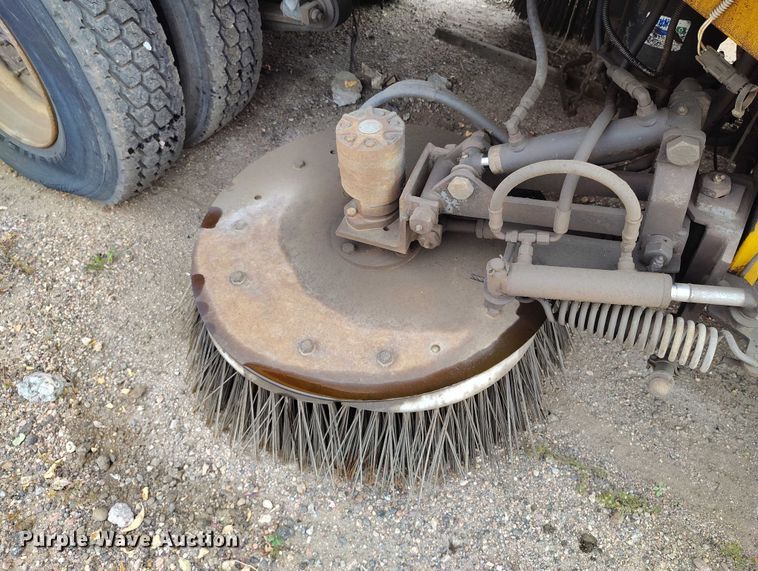 image for item IP9721 2006 Sterling SC8000 street sweeper truck