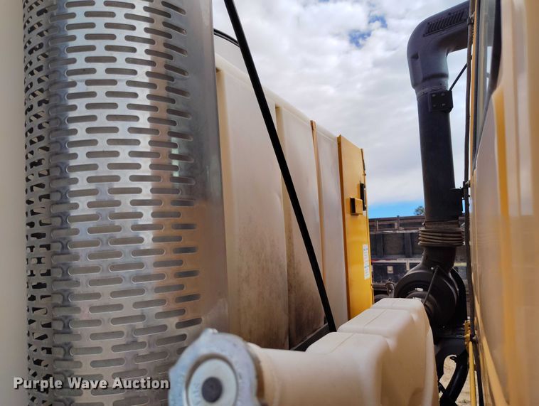 image for item IP9721 2006 Sterling SC8000 street sweeper truck