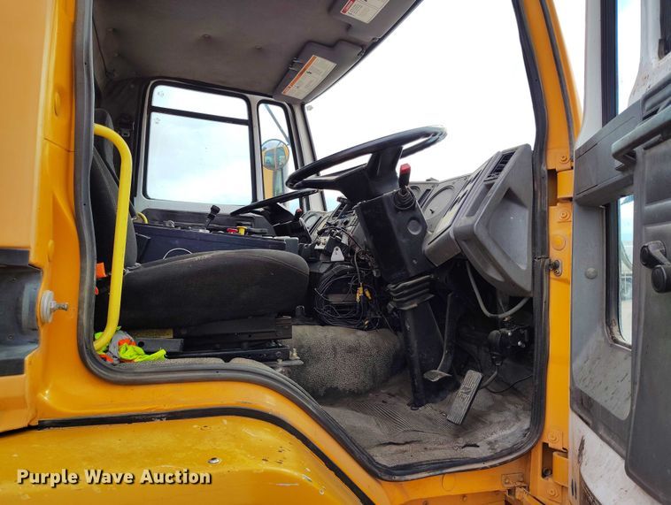 image for item IP9721 2006 Sterling SC8000 street sweeper truck