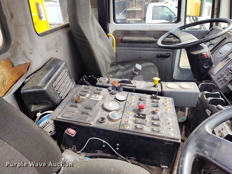 image for item IP9721 2006 Sterling SC8000 street sweeper truck