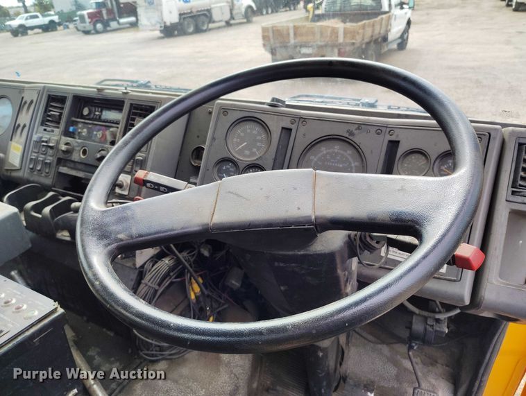 image for item IP9721 2006 Sterling SC8000 street sweeper truck