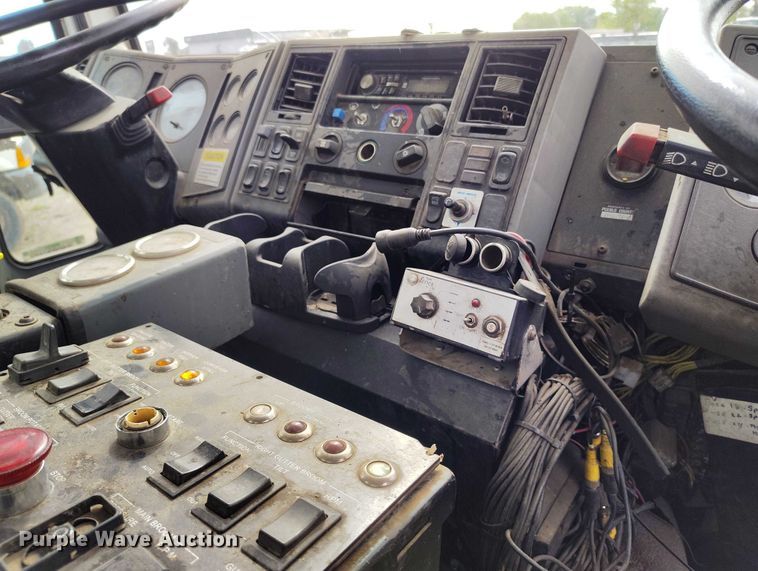 image for item IP9721 2006 Sterling SC8000 street sweeper truck