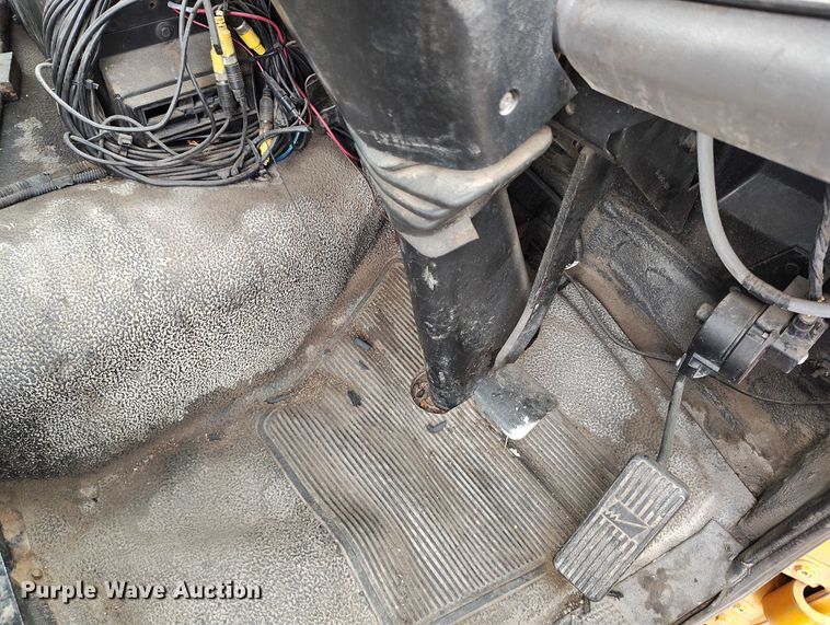 image for item IP9721 2006 Sterling SC8000 street sweeper truck