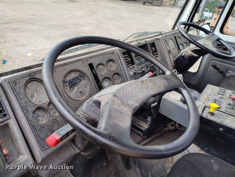 image for item IP9721 2006 Sterling SC8000 street sweeper truck