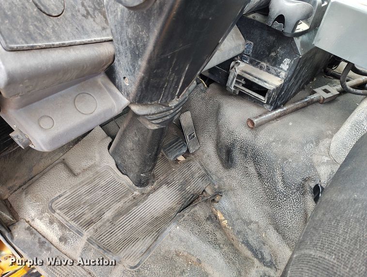 image for item IP9721 2006 Sterling SC8000 street sweeper truck