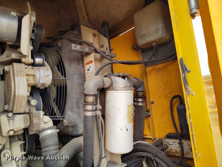 image for item IP9721 2006 Sterling SC8000 street sweeper truck