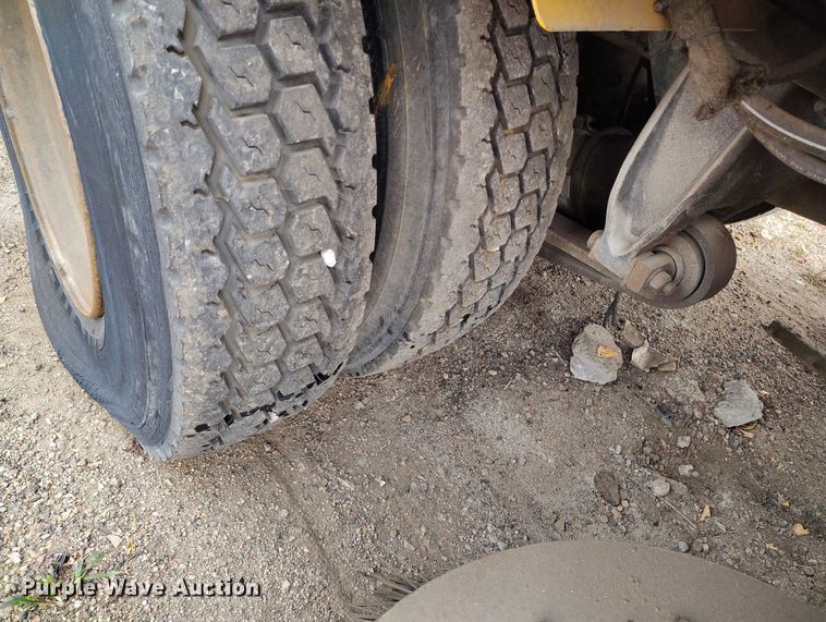 image for item IP9721 2006 Sterling SC8000 street sweeper truck