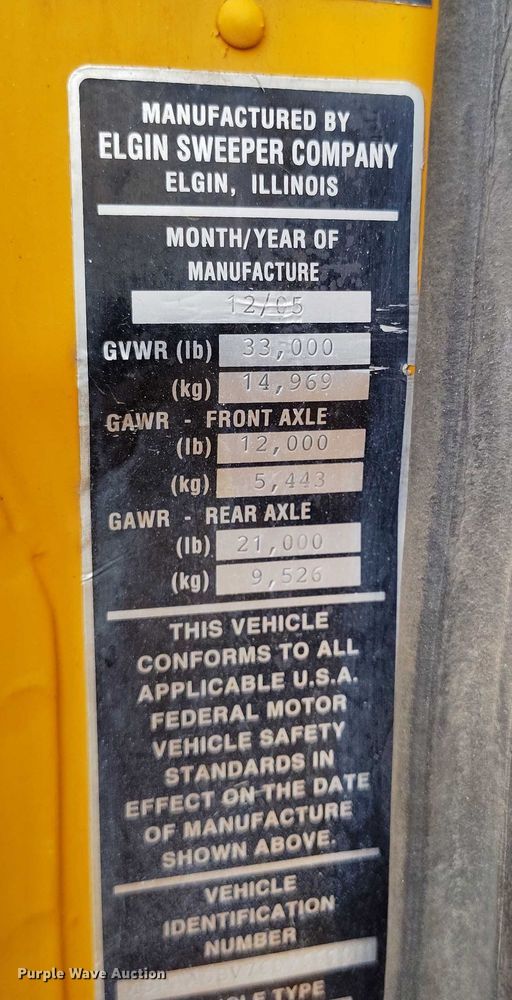 image for item IP9721 2006 Sterling SC8000 street sweeper truck