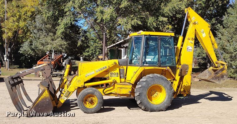 image for item IP9735 1983 John Deere 510B Turbo backhoe