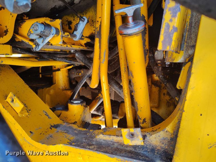 image for item IP9735 1983 John Deere 510B Turbo backhoe