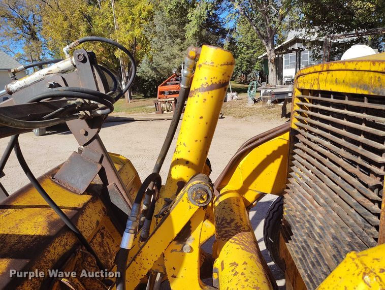 image for item IP9735 1983 John Deere 510B Turbo backhoe