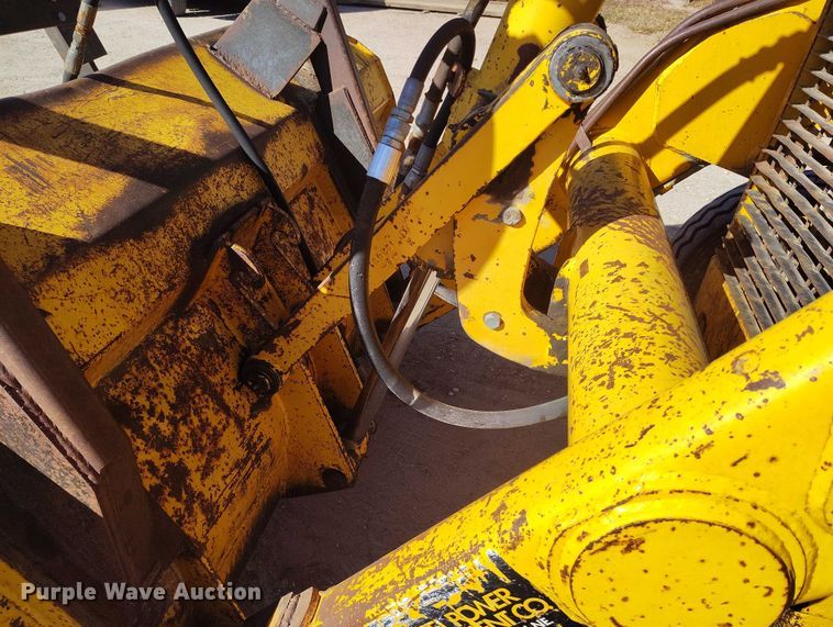 image for item IP9735 1983 John Deere 510B Turbo backhoe