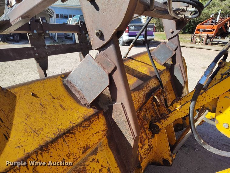 image for item IP9735 1983 John Deere 510B Turbo backhoe