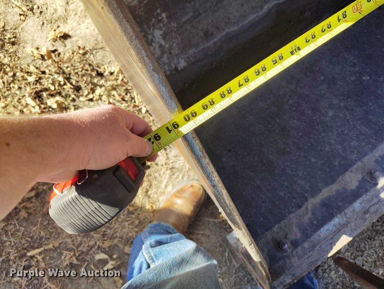 image for item IP9735 1983 John Deere 510B Turbo backhoe