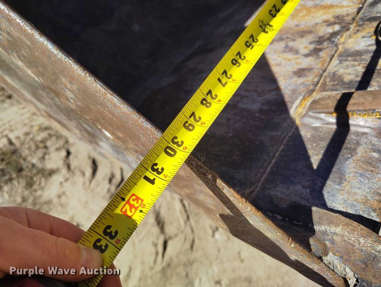 image for item IP9735 1983 John Deere 510B Turbo backhoe