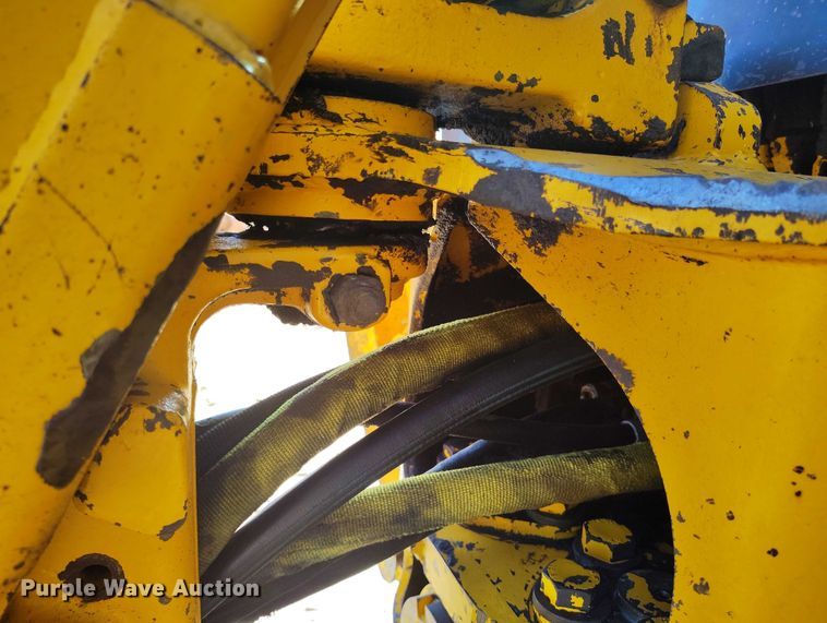 image for item IP9735 1983 John Deere 510B Turbo backhoe