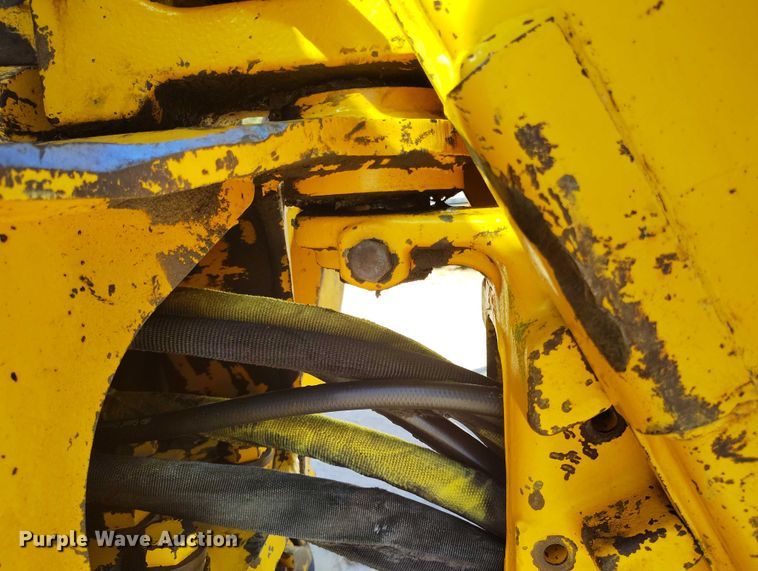 image for item IP9735 1983 John Deere 510B Turbo backhoe