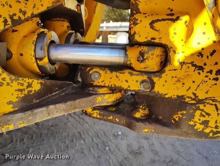 image for item IP9735 1983 John Deere 510B Turbo backhoe