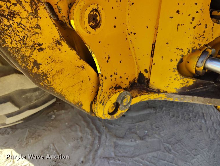 image for item IP9735 1983 John Deere 510B Turbo backhoe