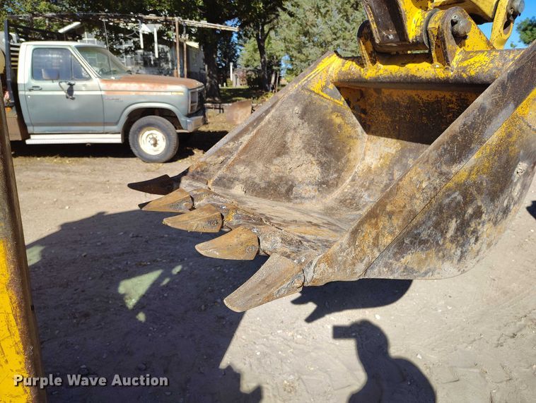 image for item IP9735 1983 John Deere 510B Turbo backhoe